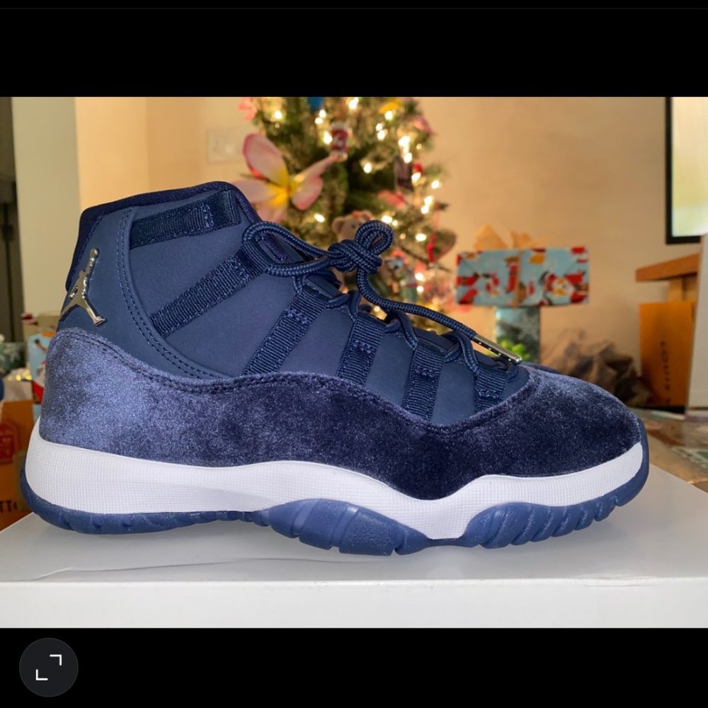 NWT Midnight Navy Air Jordan 11 Retro